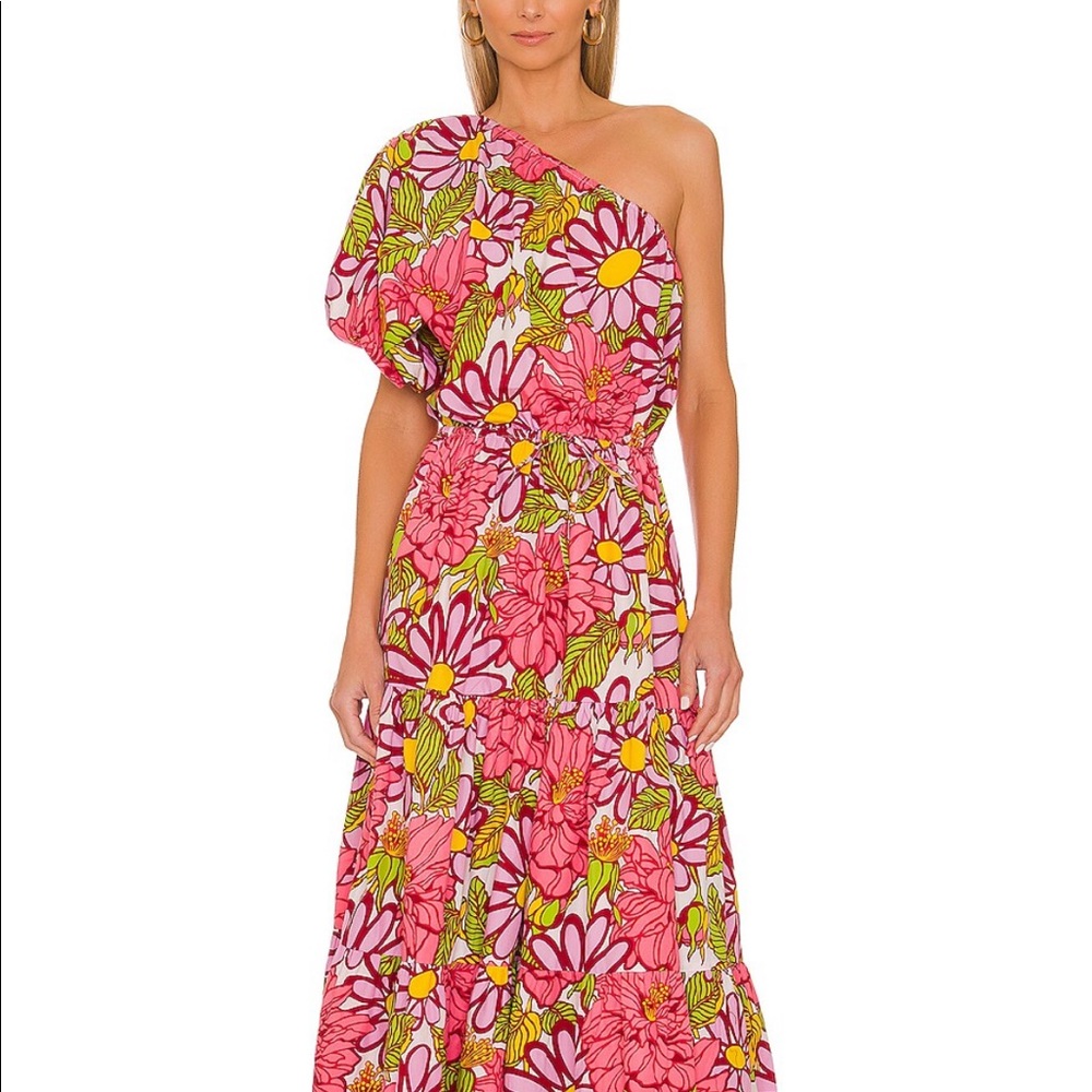 Beautiful S/W/F summer dress. Worn one time to a wedding in California!